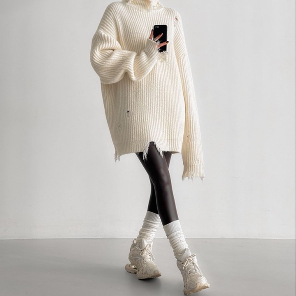 Ripped White knitted turtleneck sweater - Picture 11 of 15